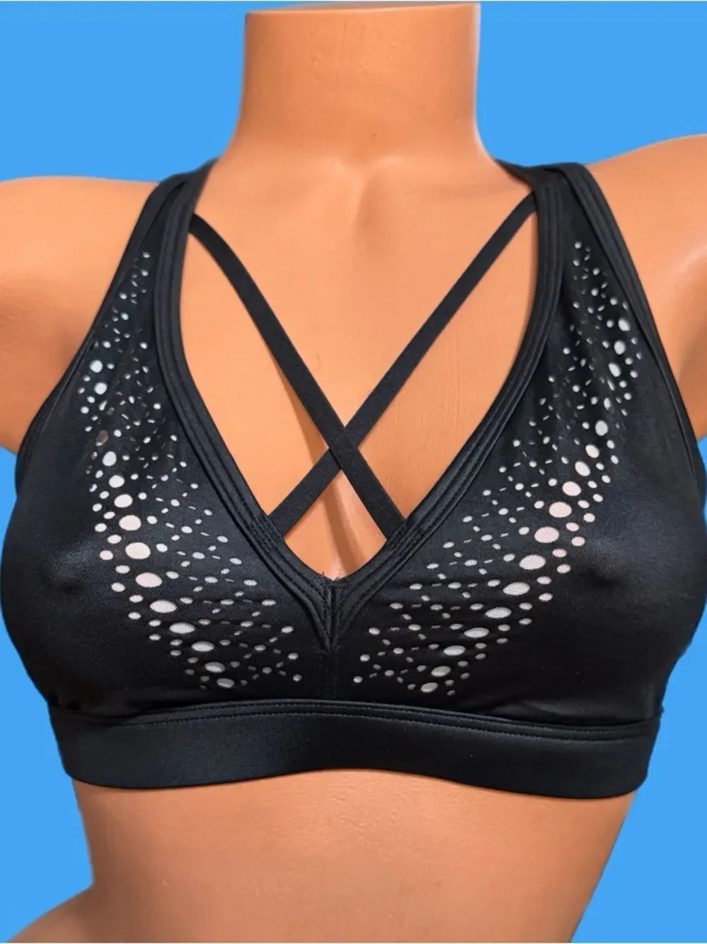 Victoria’s Secret Wet Look Strappy Front unlined crisscross back sport bra black